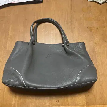 그레이 가죽 핸드백