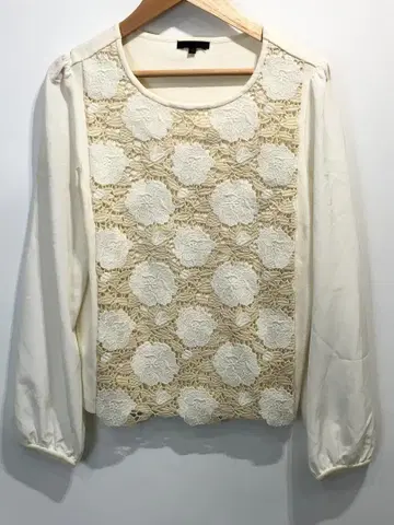 TO BE CHIC 꽃무늬 레이스 긴팔 상의 SIZE: 40 0818M