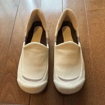 크림색 슬립온