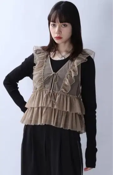 새상품 지나시스 튤 프릴 베스트