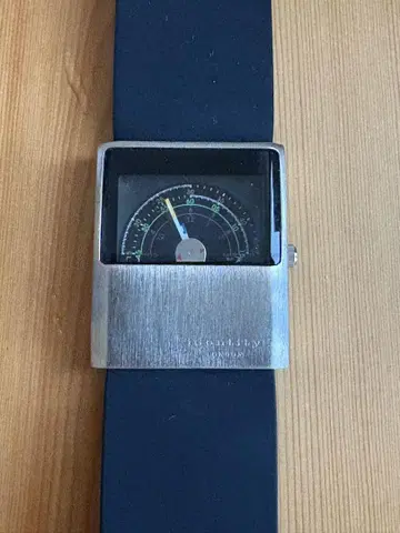 Identity 점핑 아워 빈티지 쿼츠 seiko orient
