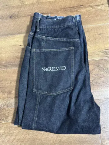 noremid 데님 네이비 밑단 입구에 구멍 및 데미지 있음