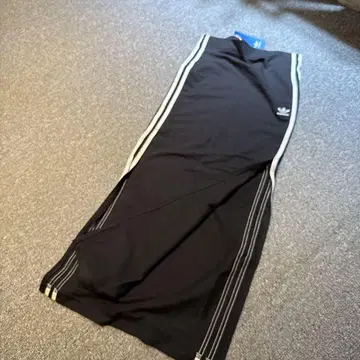 새상품 adidas 양 사이드 슬릿 스커트