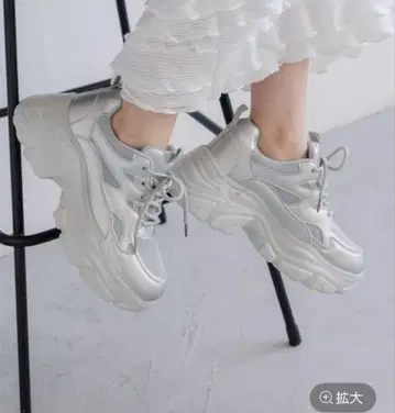 로리즈팜 볼륨 스니커즈 M 24cm