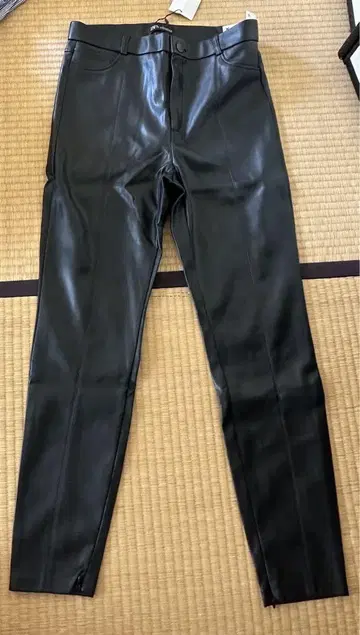 ZARA 인조 가죽 팬츠