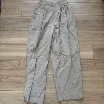 anuke Check Tuck Pants