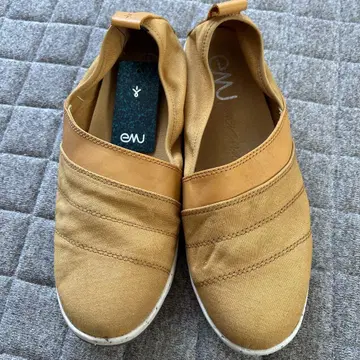EMU 베이지 슬립온 25cm
