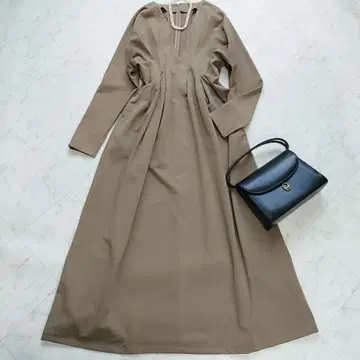 컨디션 최상 카프리슈 레마쥬 허리 턱 원피스 모카