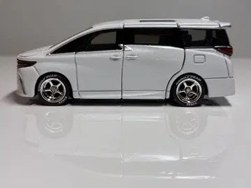 토미카 프리미엄 TOYOTA 40 알파드 (출시 기념 사양)