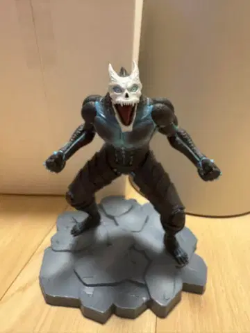 괴수 8호 피규어