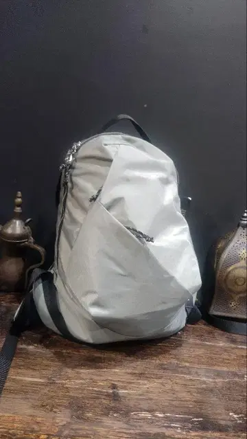 그레이 나일론 백팩