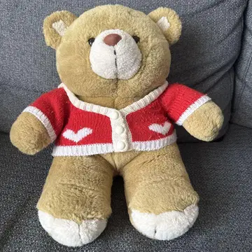 베이지 곰 봉제 인형 빨간색 스웨터