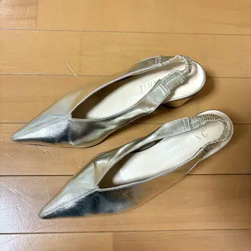 (새상품급) [JIHYANG 치향] 스틸레토 힐 샌들 뮬