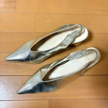 (새상품급) [ JIHYANG 치향 ] 스틸레토 힐 샌들