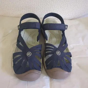 KEEN 여성용 샌들 네이비 25.5cm