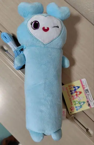 스카이블루 윙크 봉제 인형