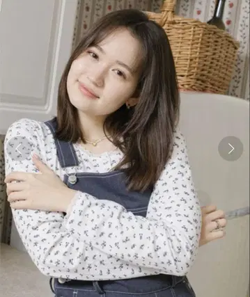 클리어 버튼 헨리넥 티셔츠 TINA:JOJUN