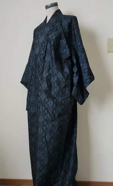 다크 블루 기하학 패턴 기모노 오시마 명주 빈티지 레트로
