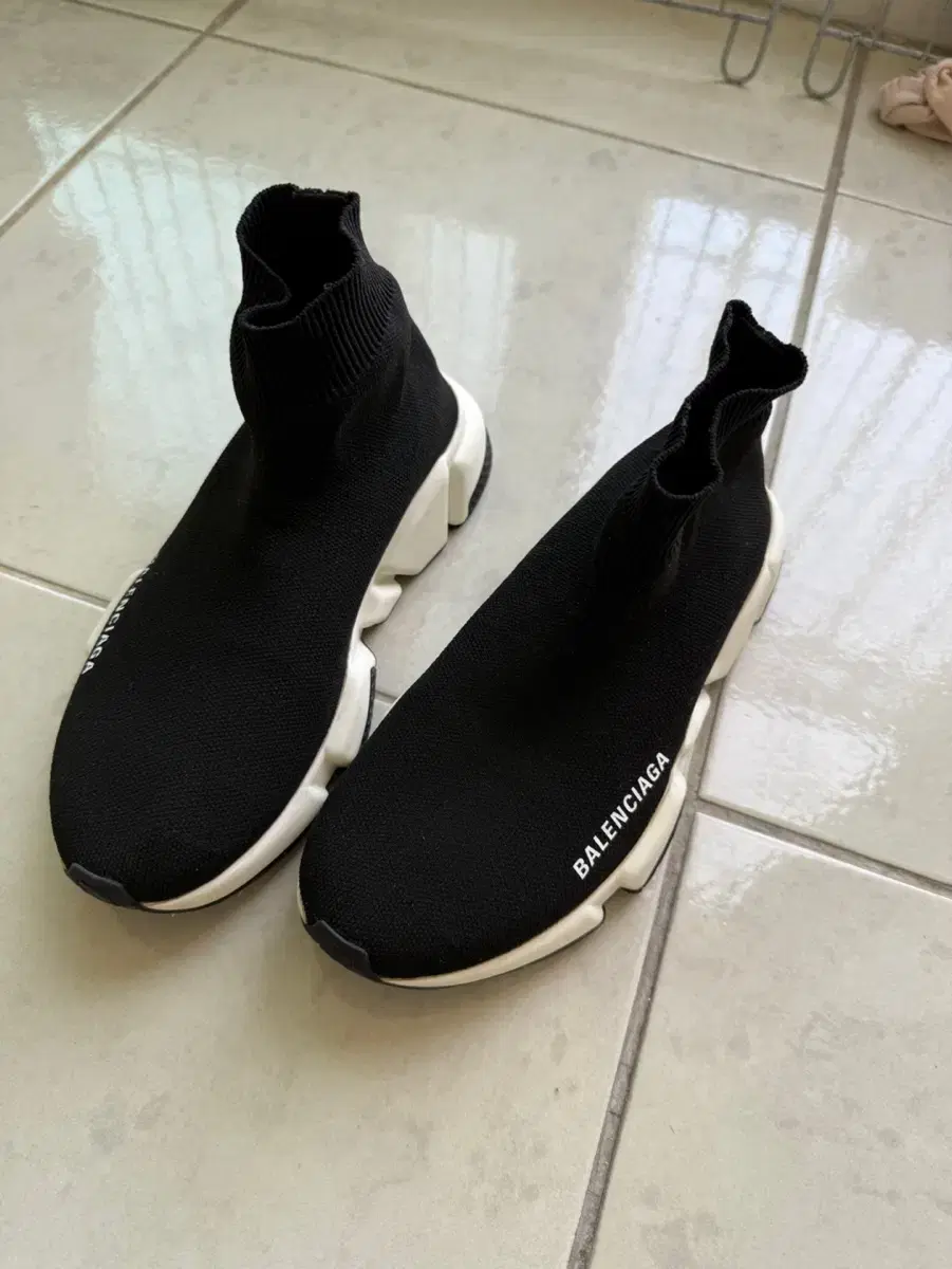 Balenciaga Speed Runner 220