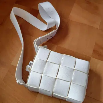 화이트 뜨개질 디자인 숄더백