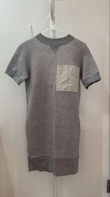sacai 그레이 미니 원피스 반팔 프론트 포켓 부착