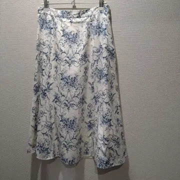 로라 애슐리의 플레어 스커트