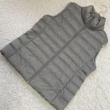 UNIQLO 라이트 다운 베스트 그레이 M 경량 레이어드 돌려입기 심플