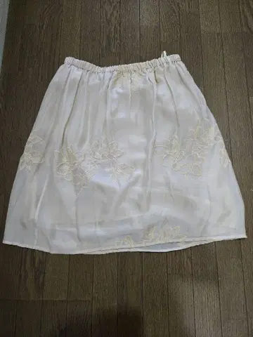 플레어 스커트 화이트