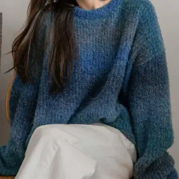 파란색 오버사이즈 니트