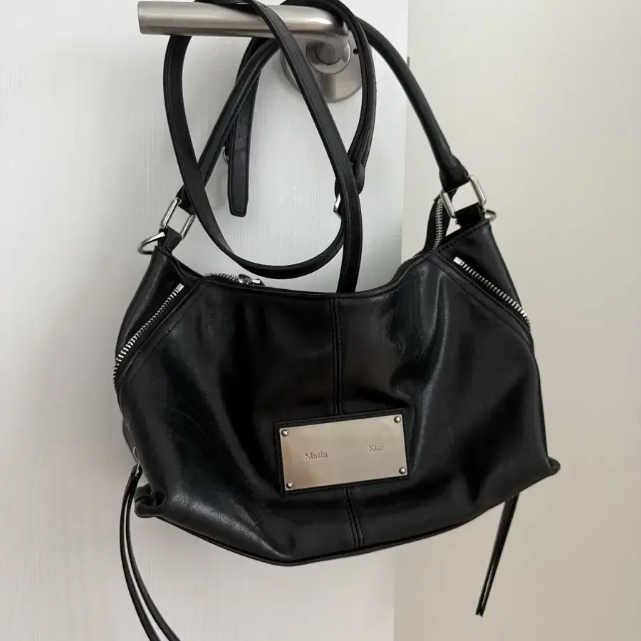 MATIN KIM | 마뗑킴 Matin Kim Side Zipper Two-Way Bag Black