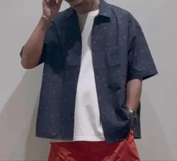 베이플로우 네이비 패턴 반팔 셔츠
