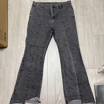 kutir 다크 그레이 플레어 팬츠