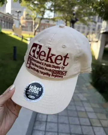 teket 텍스트 로고 베이지 캡