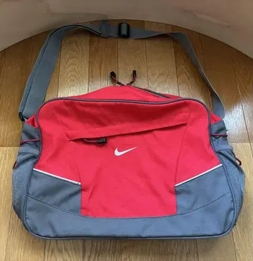 NIKE 나이키/ 숄더백/약간의 흠집 및 얼룩 있음