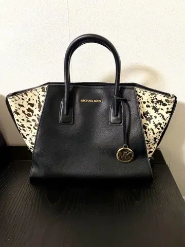 MICHAEL KORS 백 달마시안 패턴