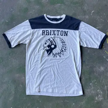 BRIXTON 브릭스톤 풋볼 티셔츠.
