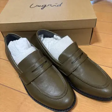 Ungrid 클래식 로퍼 카키