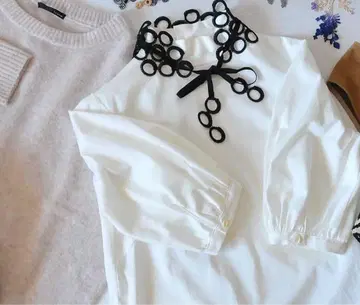 jeujyei Ring lace chorker