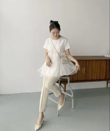 [완판템] Fit more 도트 오간자 아지메 페플럼 티셔츠