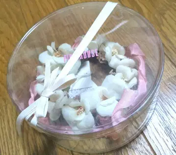 핑크하우스 화이트 계열 코사지