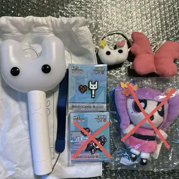 뉴진스 하니 응원봉 봉제 인형 핀 배지 굿즈 모음