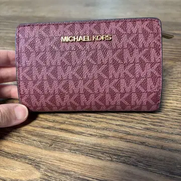 MICHAEL KORS 버건디 접이식 지갑