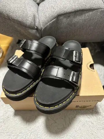 Dr. Martens/닥터마틴 MYLES 슬라이드 샌들