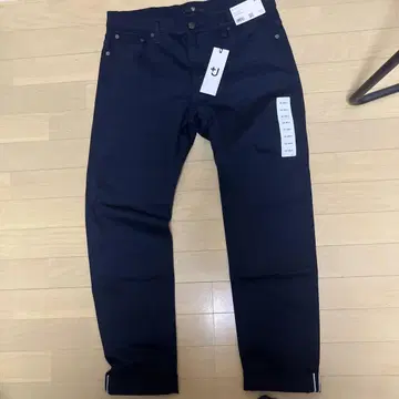 UNIQLO +J 셀비지 슬림 핏 스트레이트 청바지