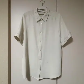 HARE 자수 화이트 반팔 셔츠 F 사이즈