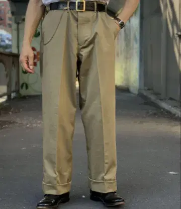 41 Khaki-style Trousers