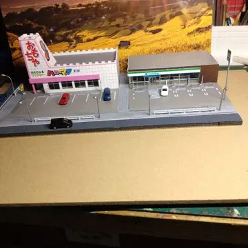 N게이지 TOMIX 헬로맥과 훼미리마트를 사용한 미니 디오라마