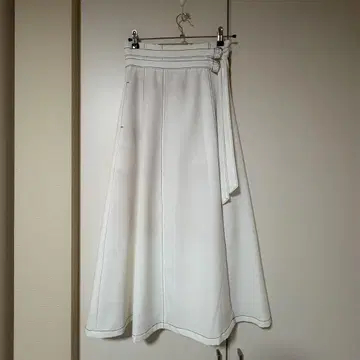 HARE 화이트 스커트