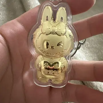 labubu 골드 캐릭터