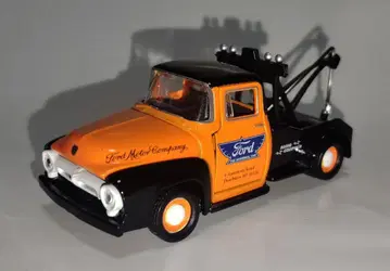 M2 MACHINES 1/64 Ford F-100 Tow Truck